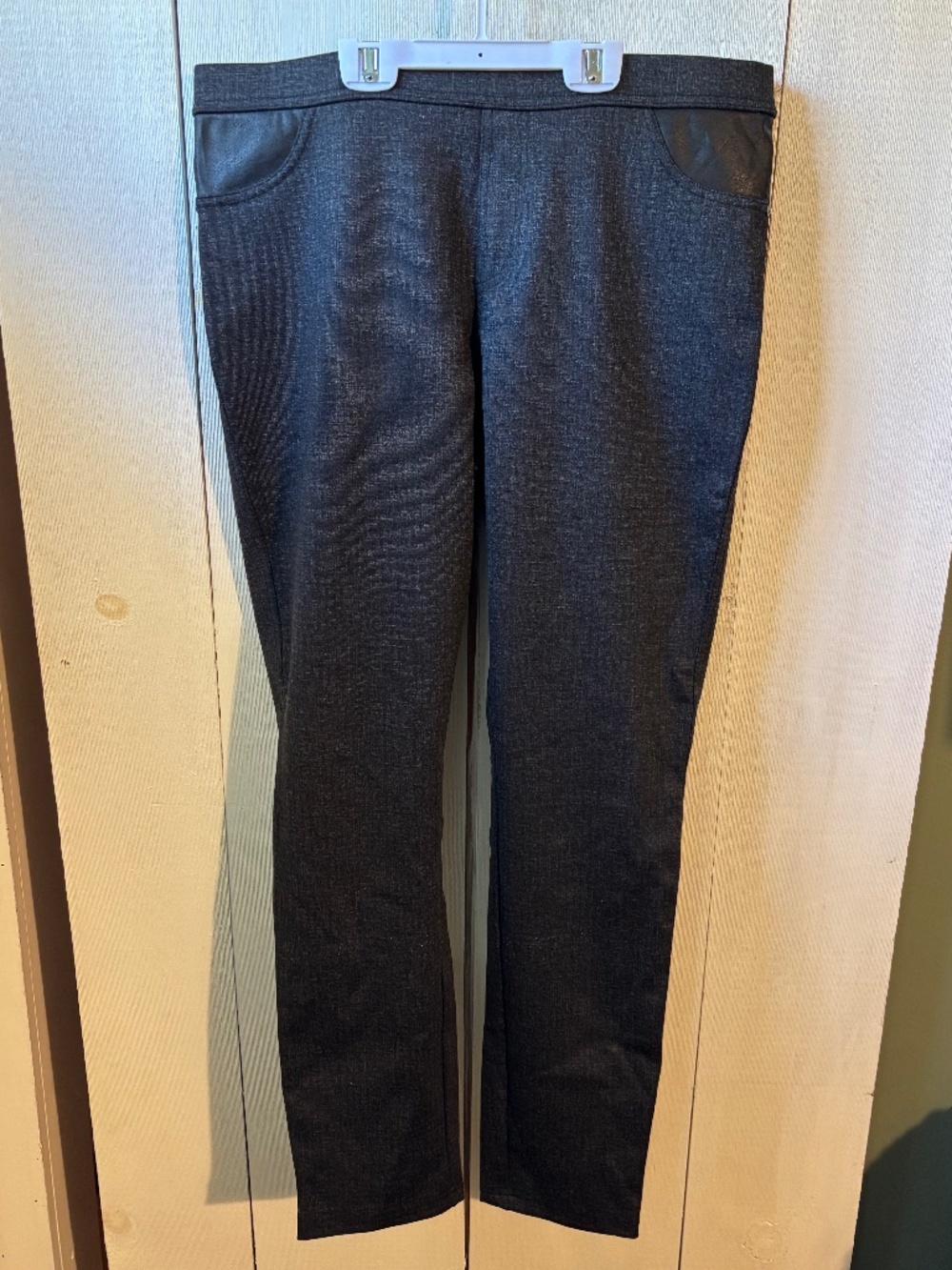 Woman’s dkny jeans stretchy dress pants